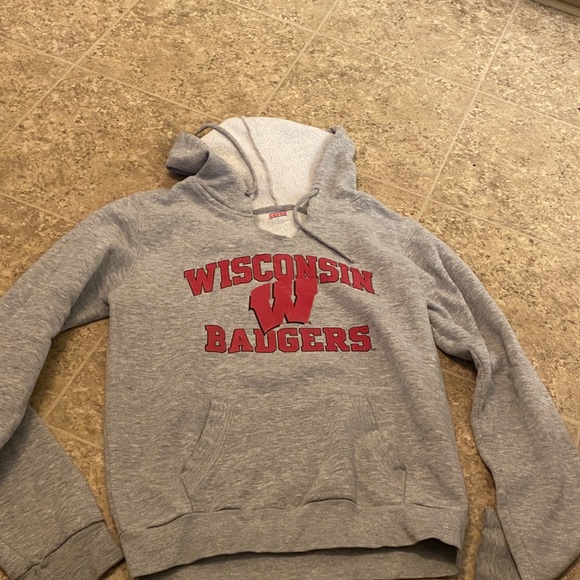 Wisconsin Badgers Apparel Collection - Picture 5 of 8